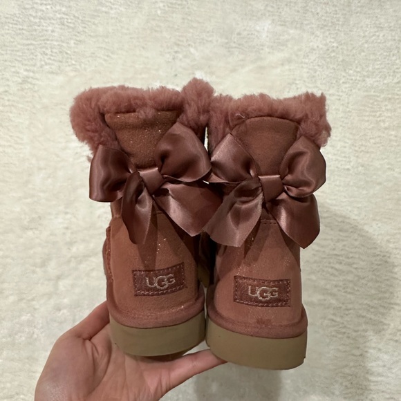 Brand new UGG mini Bailey bow Glimmer faux fur lined boot - Picture 4 of 7